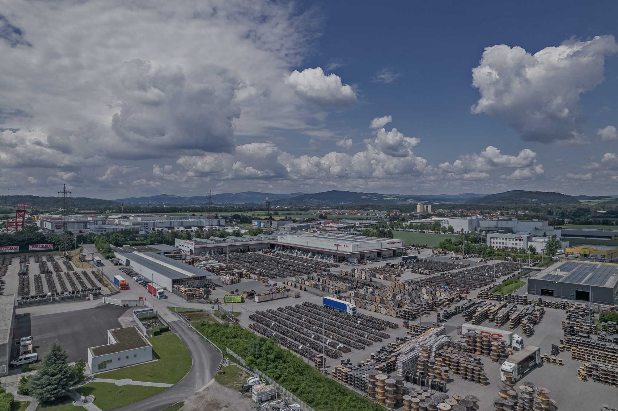 5 full range warehouses in Europe/ company picture bird's eye view